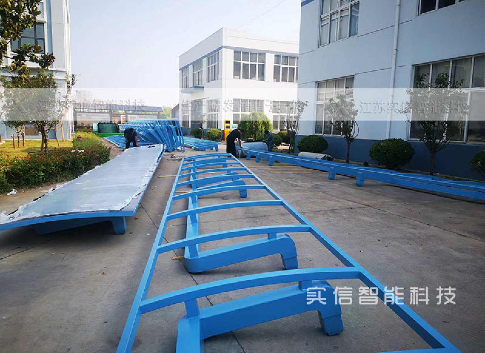 公交候车亭：现代城市交通基础设施的重要组成部分